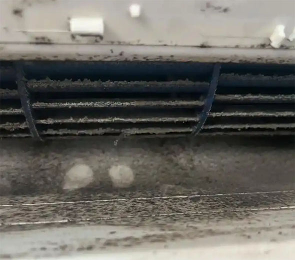 高要空调吹的风有股烧焦味是怎么回事